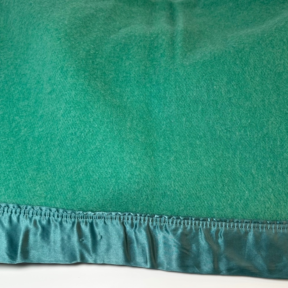 Vintage Kenwood Ramcrest Emerald Green Wool Blanket 72" x 87" Canada - Picture 3 of 11